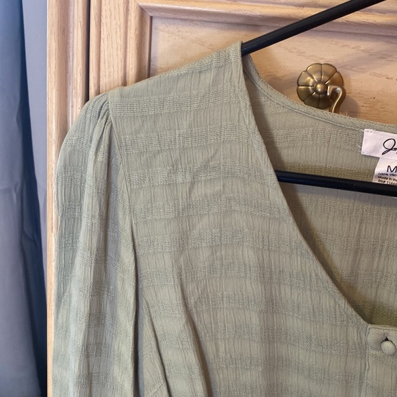 Japna Green Blouse - Picture 5 of 6